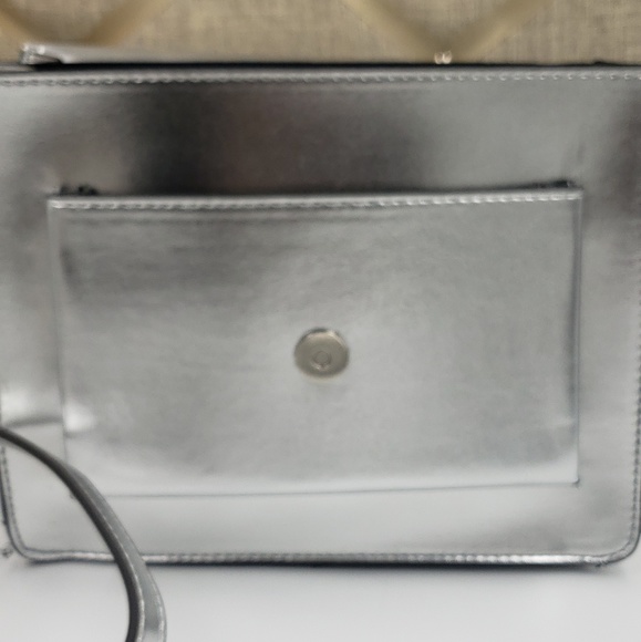 *SOLD*🆕️Nine West Metallic Silver Handbag - Picture 6 of 8
